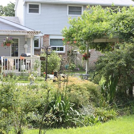 Carrousel Bed & Breakfast Cayuga Exterior photo