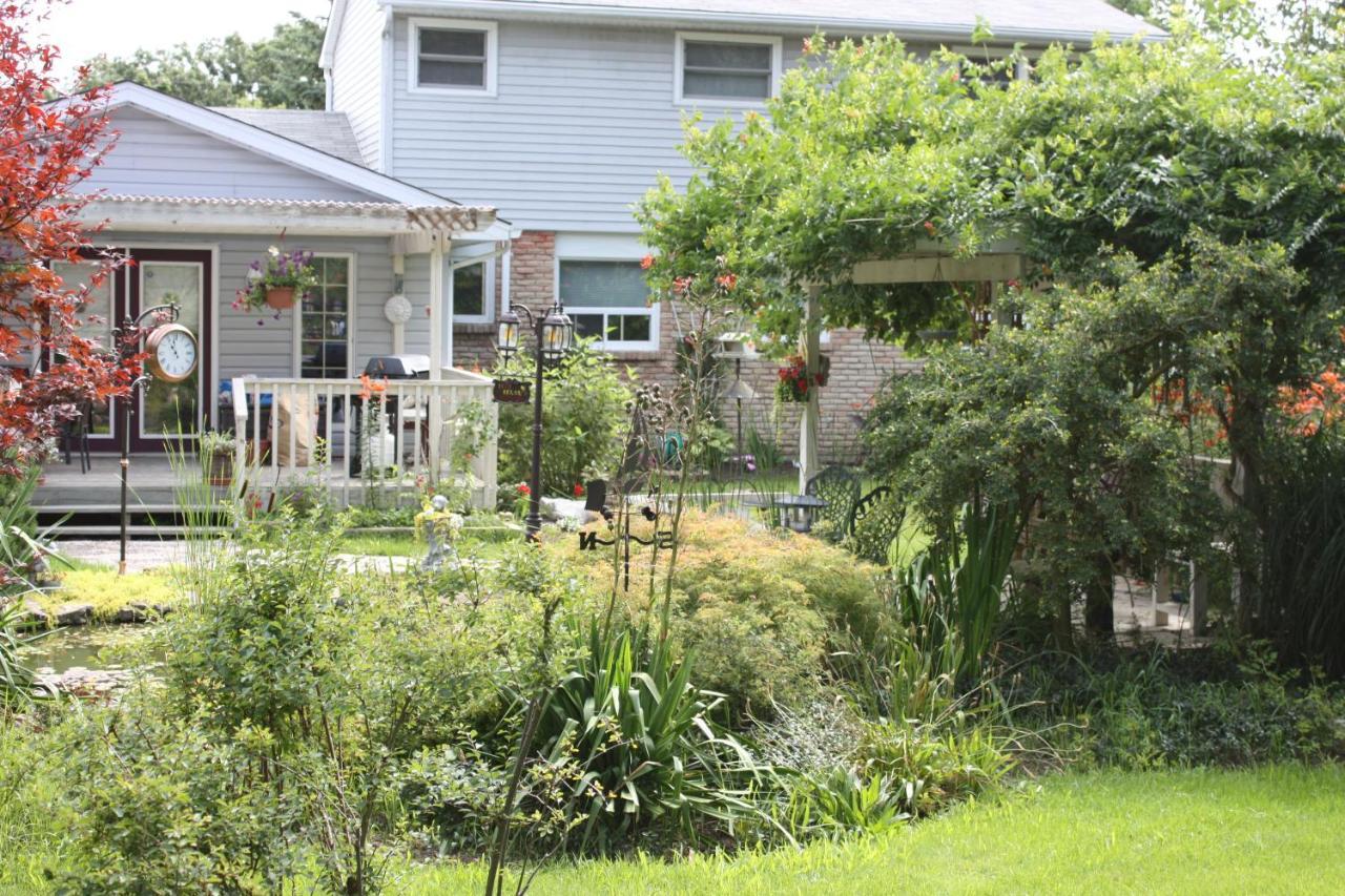 Carrousel Bed & Breakfast Cayuga Exterior photo