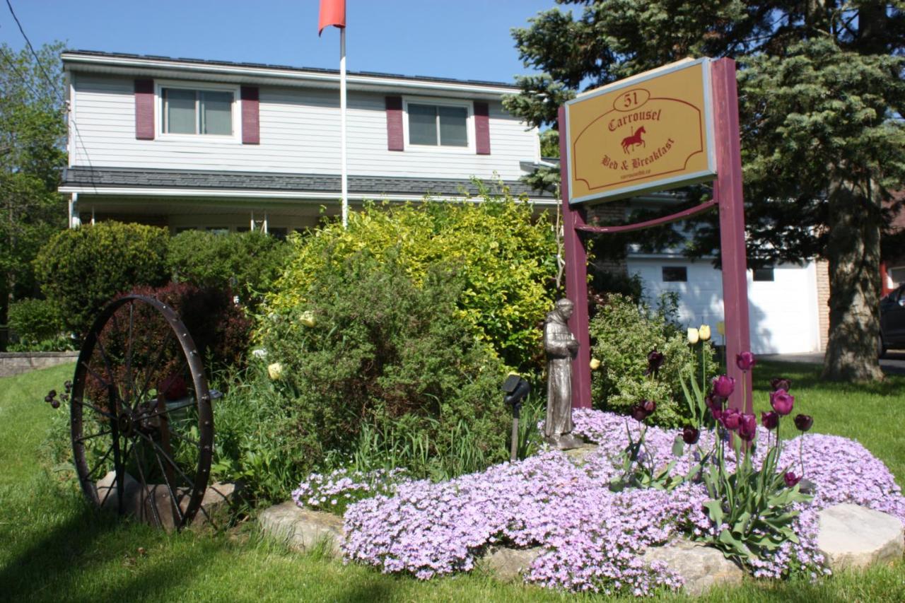 Carrousel Bed & Breakfast Cayuga Exterior photo
