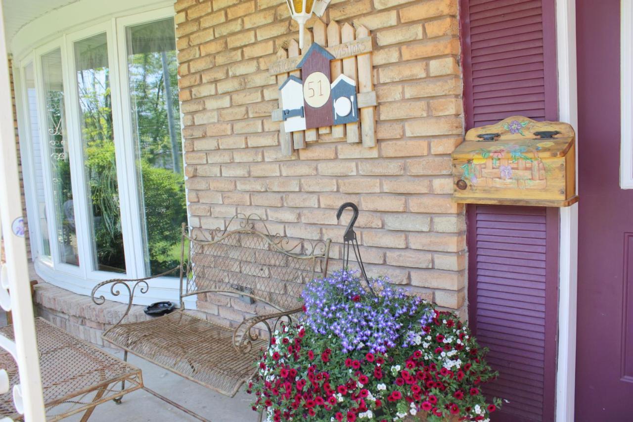 Carrousel Bed & Breakfast Cayuga Exterior photo