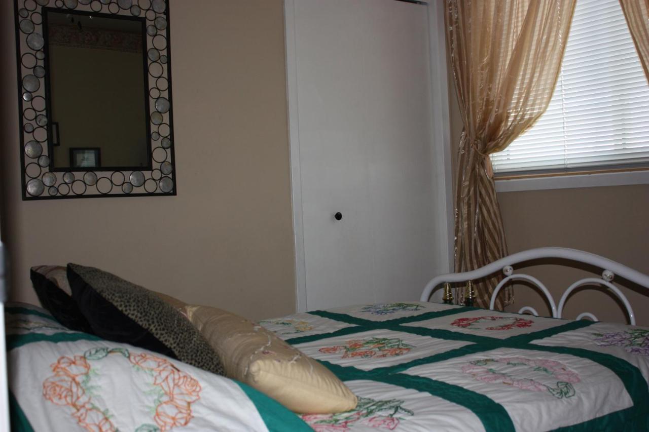 Carrousel Bed & Breakfast Cayuga Room photo