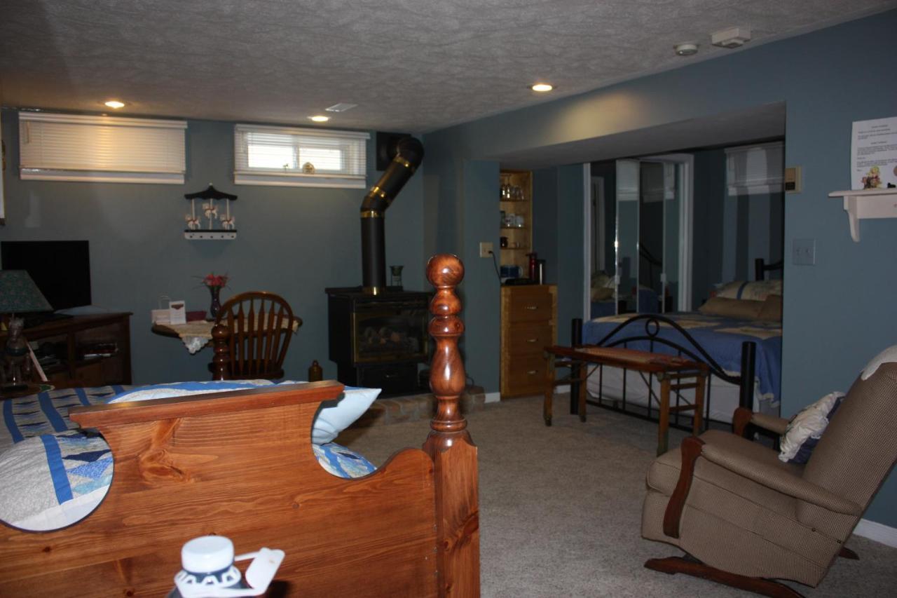 Carrousel Bed & Breakfast Cayuga Room photo
