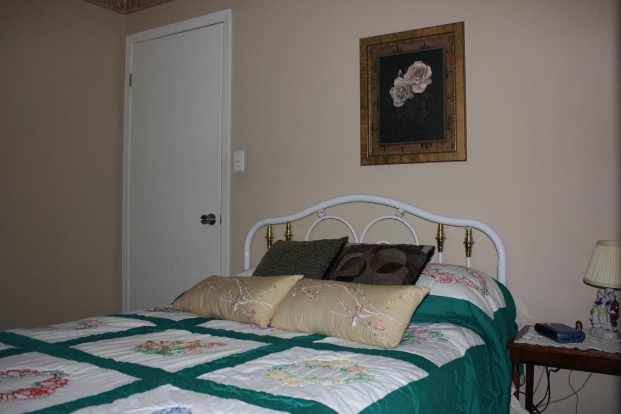 Carrousel Bed & Breakfast Cayuga Room photo