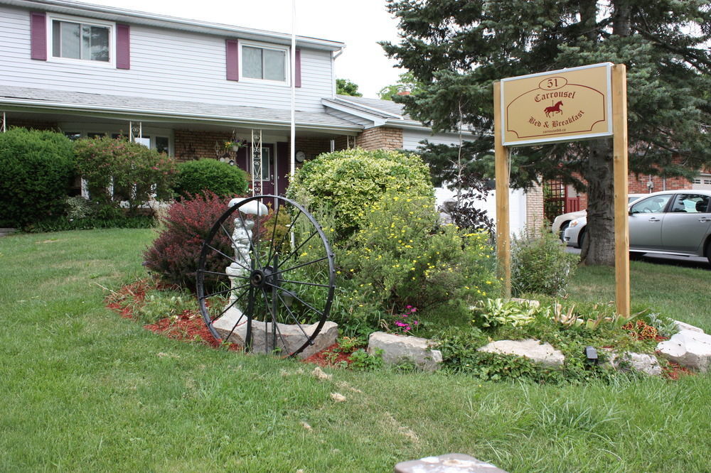 Carrousel Bed & Breakfast Cayuga Exterior photo