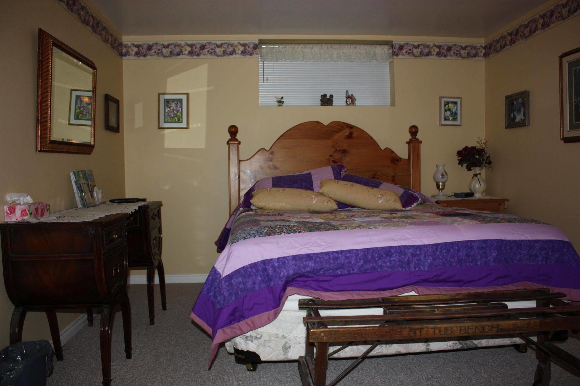 Carrousel Bed & Breakfast Cayuga Exterior photo