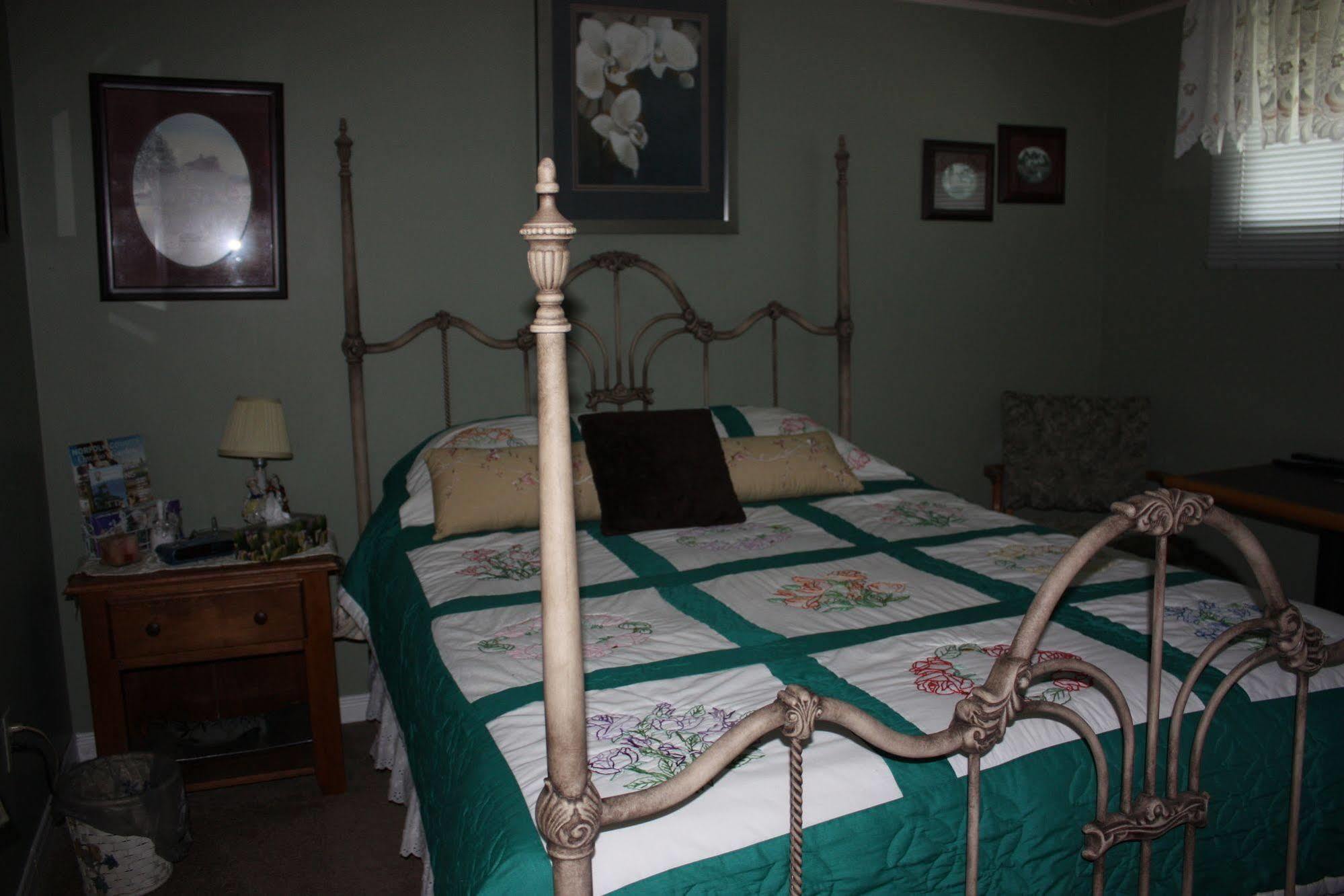 Carrousel Bed & Breakfast Cayuga Exterior photo
